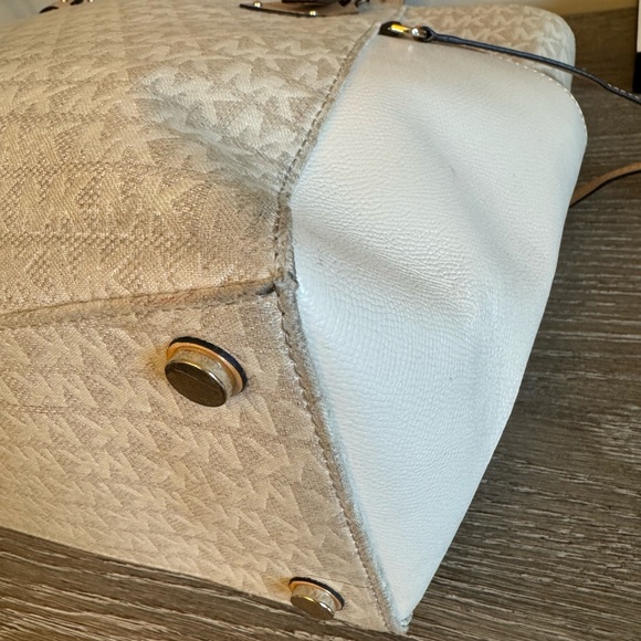 Michael Kors Cream and Tan Signature Tote - Picture 11 of 16